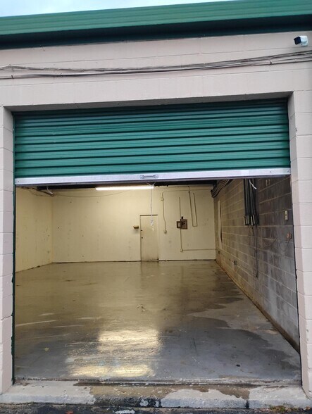More Photos Of 111 Tibet Ave, Savannah Self Storage For Lease