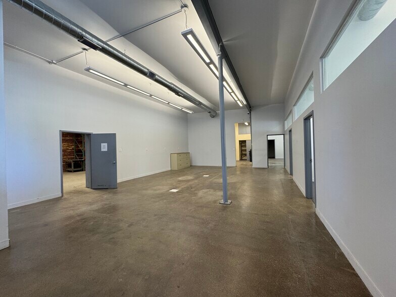 More Photos Of 452 N Claremont Ave, Chicago Manufacturing For Lease