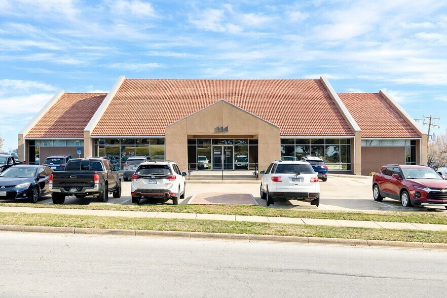 Primary Photo Of 114 Sproles Dr, Benbrook Medical For Sale