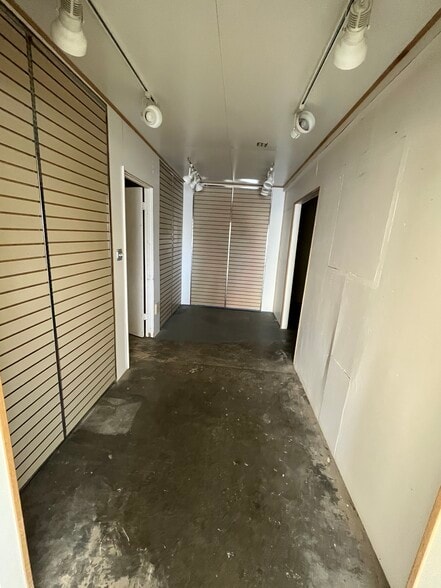 More Photos Of 1710 Antelope Rd, White City Warehouse For Lease