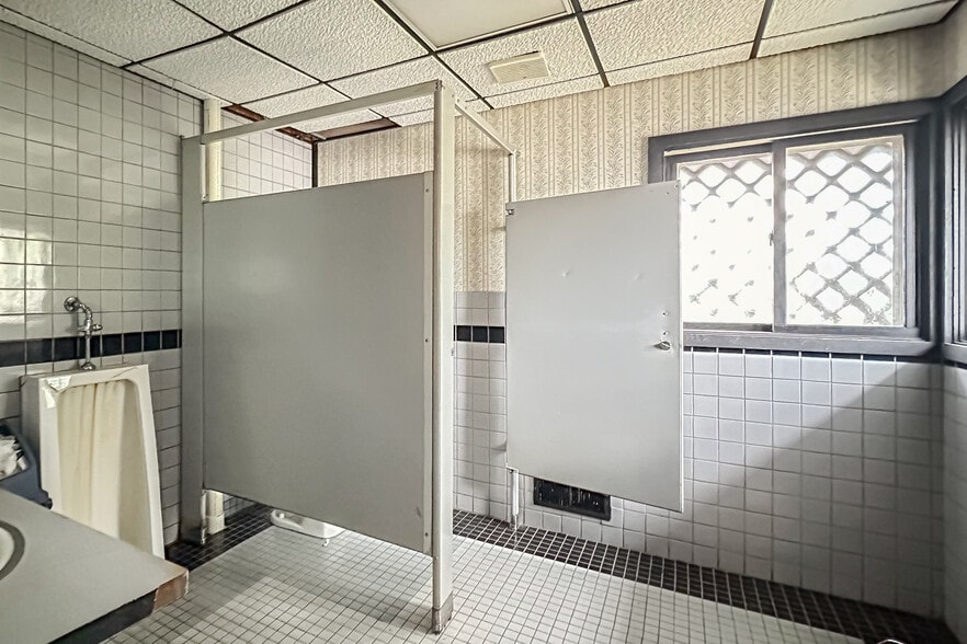 More Photos Of W6315 US Highway 18, Jefferson Restaurant For Sale