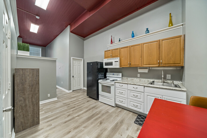 More Photos Of 614-616 Cherokee St, Leavenworth Apartments For Sale