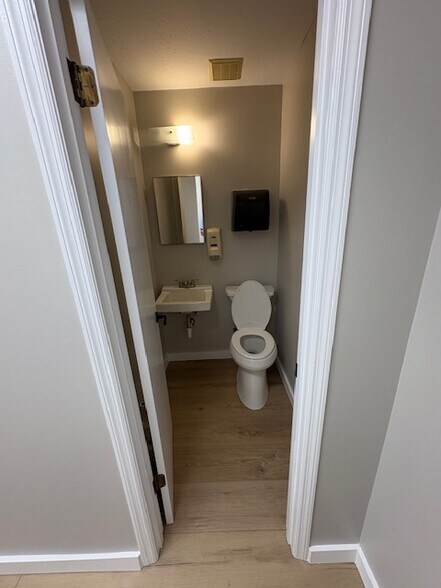 More Photos Of 20 Memorial Dr, Dahlonega Office For Lease