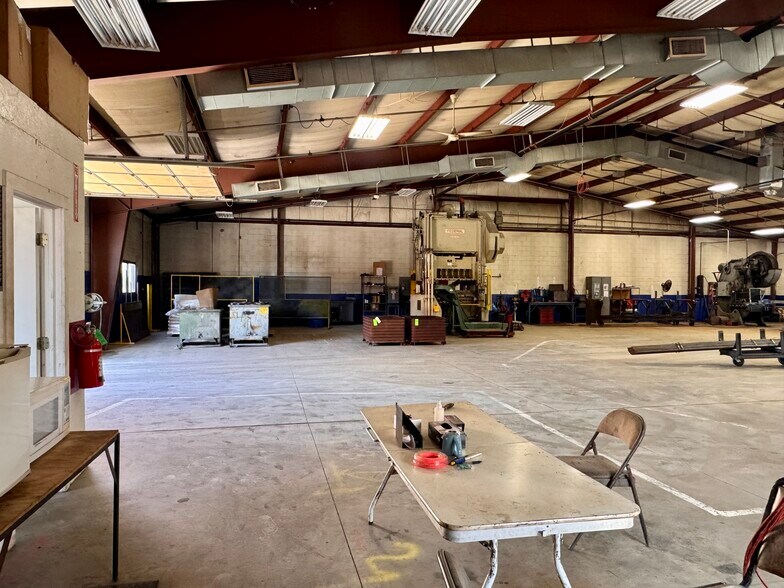 More Photos Of 205 W Main St, Bushnell Industrial For Sale
