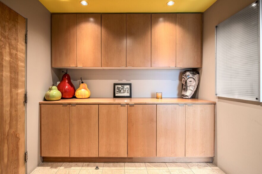 More Photos Of 1081-1091 N Palm Canyon Dr, Palm Springs Office Residential For Lease