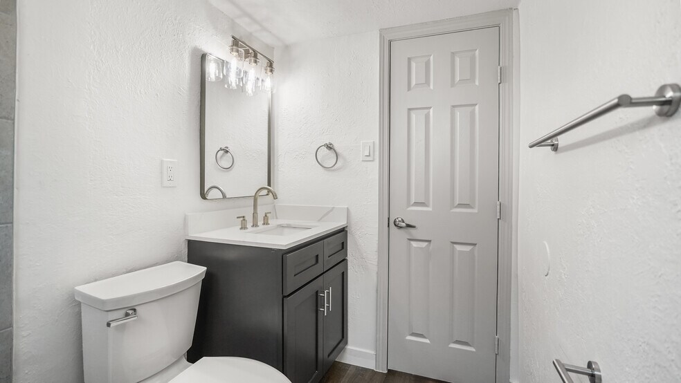 More Photos Of 2819 Berry St, Houston Apartments For Sale