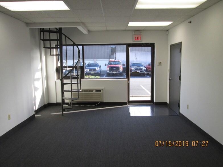 More Photos Of 211 Gates Rd, Little Ferry Flex For Lease