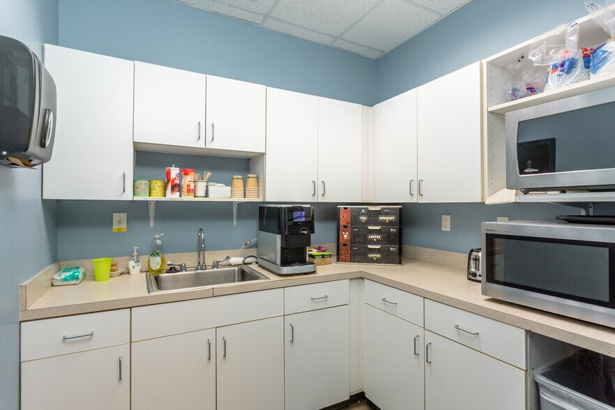 More Photos Of 1450 Technology Dr, Harrisonburg Office For Sale