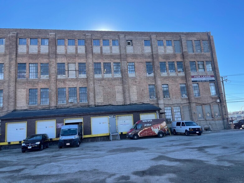 More Photos Of 3065 N Rockwell St, Chicago Industrial For Sale