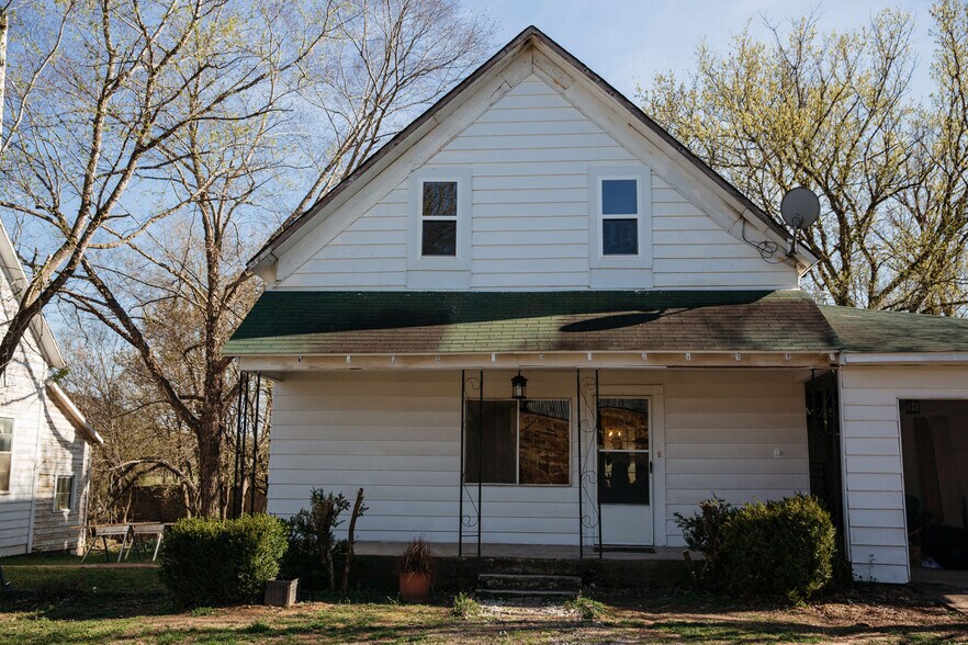 More Photos Of 128 River Rd, Marshall General Retail For Sale