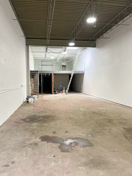 More Photos Of 3051 Lamb Ave, Columbus Warehouse For Lease