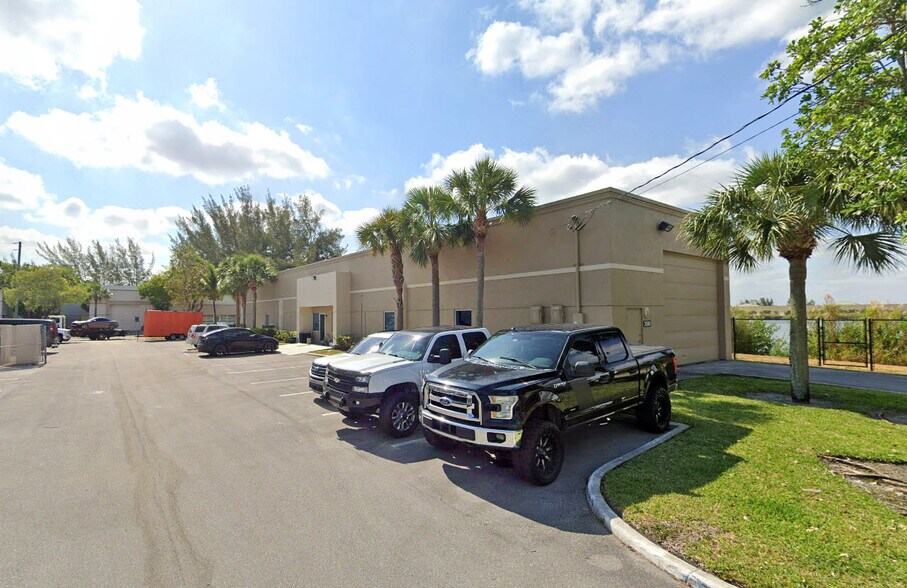 More Photos Of 3500 SW 15th St, Deerfield Beach Warehouse For Lease
