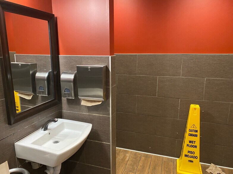 More Photos Of 9700 State Route 14, Streetsboro Freestanding For Lease