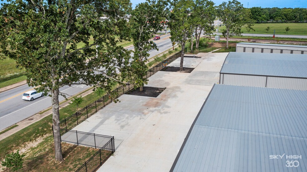 More Photos Of 753 W Pleasant Grove Rd, Rogers Self Storage For Sale