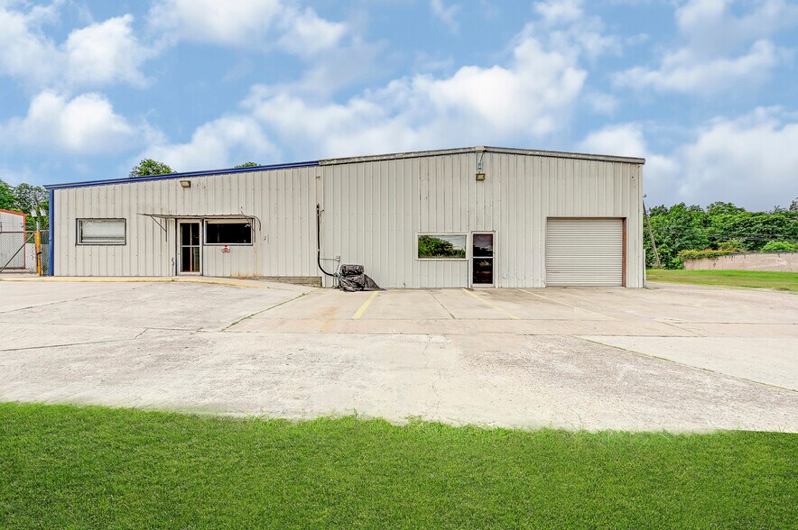 More Photos Of 1517 Spencer Highway, La Porte Auto Repair For Sale