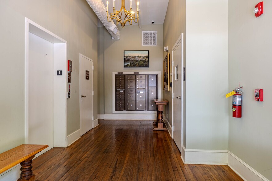 More Photos Of 217 Broad St, Rome Storefront Retail Residential For Sale