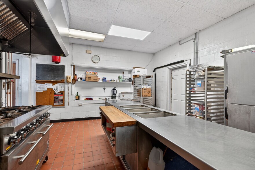 More Photos Of 1146 Spindle Hill Rd, Wolcott Freestanding For Sale