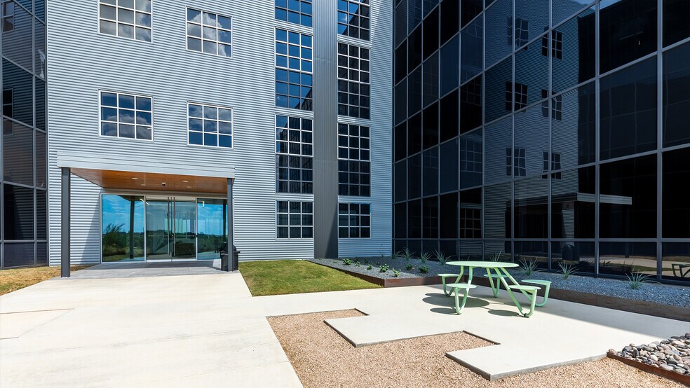 More Photos Of 8407 Wall St, Austin Office For Sale