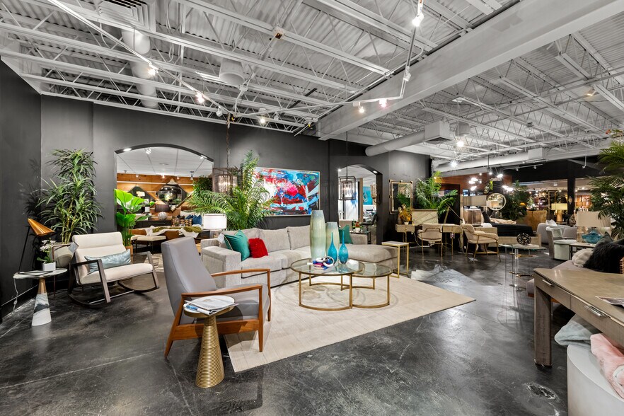 More Photos Of 475 S Broadway St, Denver Freestanding For Sale