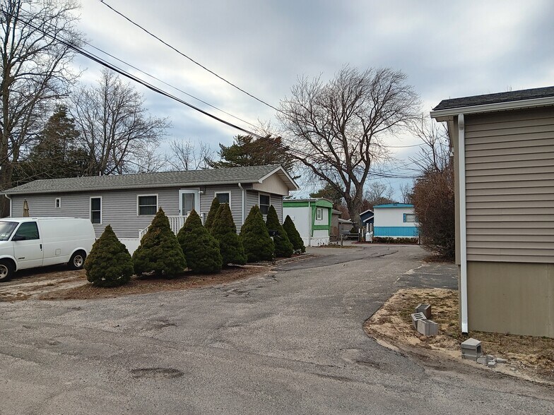 More Photos Of 725 E Avenue Ext, Riverhead Manufactured Housing Mobile Home Park For Sale