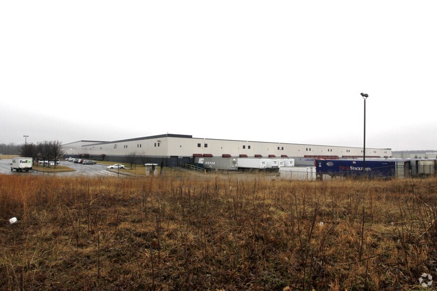 More Photos Of 6001 Cane Run Rd, Louisville Distribution For Lease