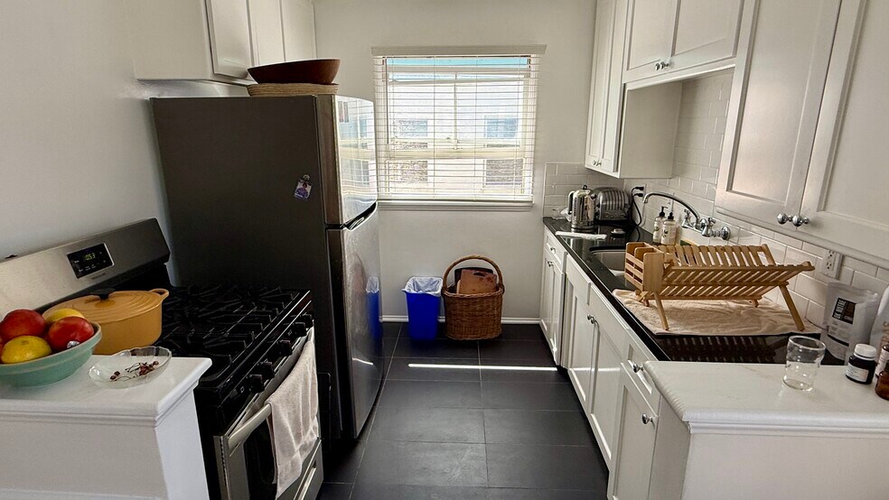 More Photos Of 228 Idaho Ave, Santa Monica Apartments For Sale