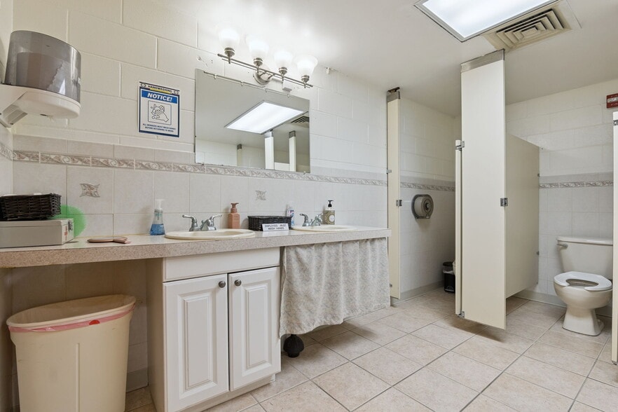 More Photos Of 9300 University Blvd, Orlando Specialty For Sale