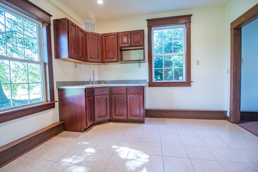 More Photos Of 1946 State Route 208, Pulaski Office For Sale