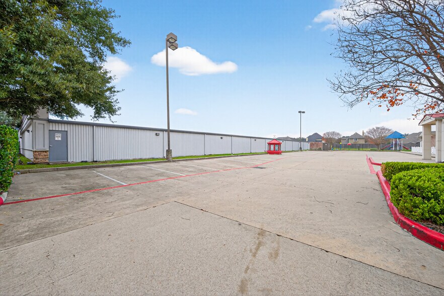 More Photos Of 8525 Queenston Blvd, Houston Freestanding For Sale