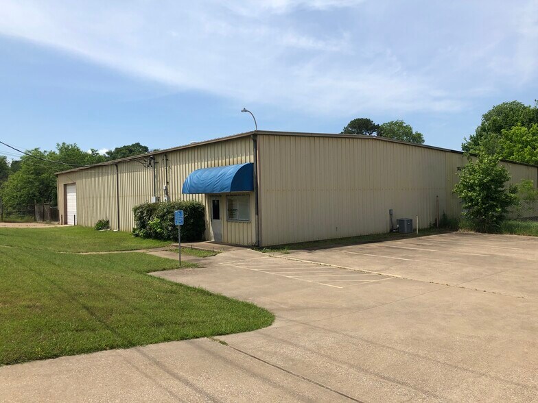 More Photos Of 125 S Virginia Ave, Tyler Warehouse For Lease
