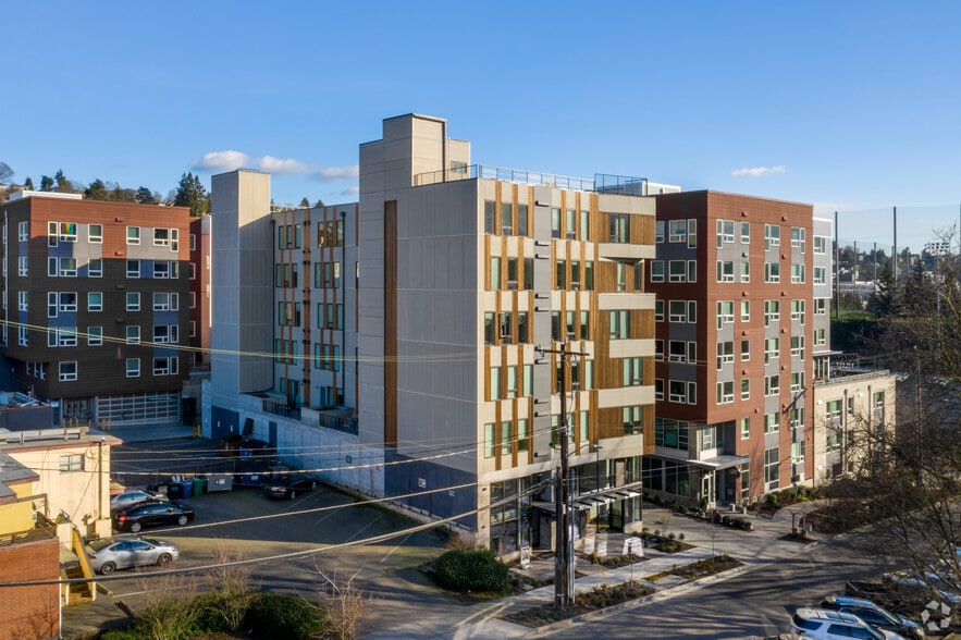 More Photos Of 3046 17th Ave W, Seattle Apartments For Lease