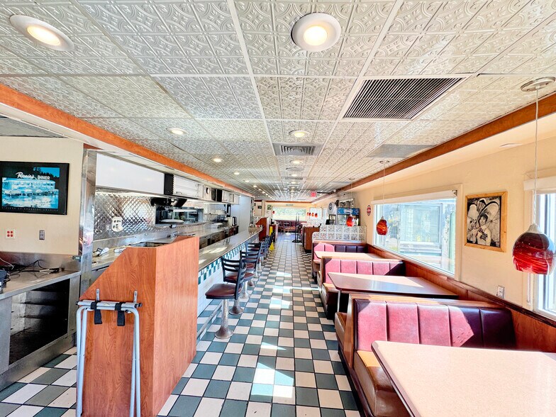 More Photos Of 8031 Summerlin Center Dr, Fort Myers Restaurant For Sale