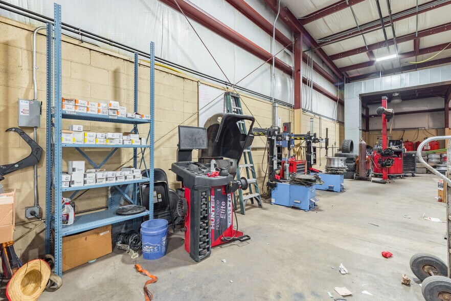 More Photos Of 111 N 12th St, West Columbia General Retail For Sale