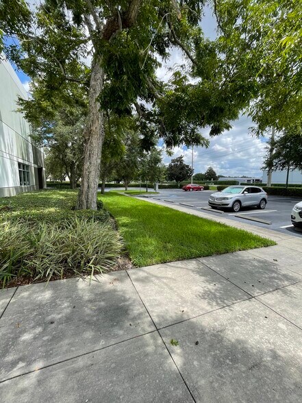 More Photos Of 2855 Interstate Dr, Lakeland Industrial For Lease