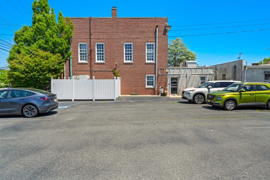 More Photos Of 6 High St E, Glassboro Office For Lease