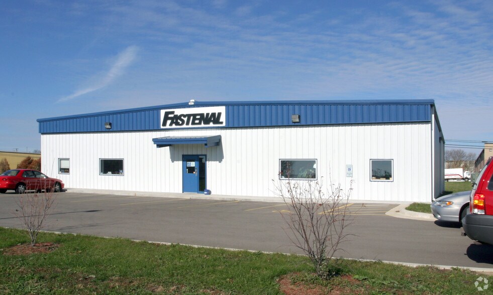 More Photos Of 1211 Hobbs Dr, Delavan Flex For Sale