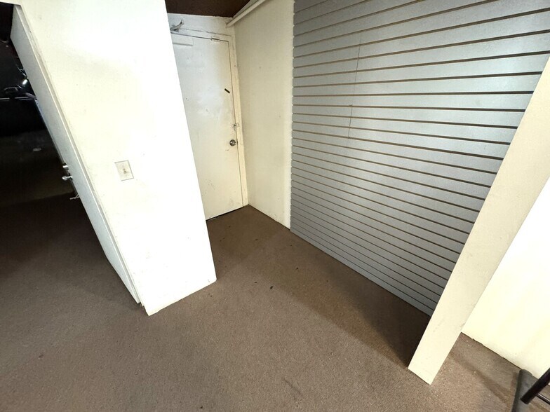 More Photos Of 800-810 S Los Angeles St, Los Angeles Freestanding For Lease