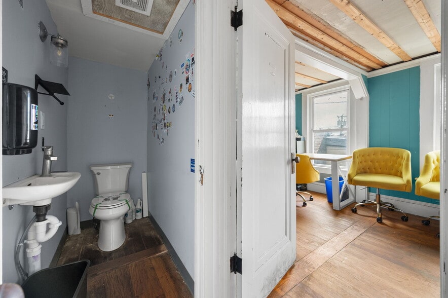 More Photos Of 17 S Main St, Brooklyn Freestanding For Sale