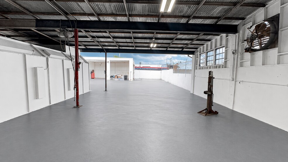 More Photos Of 1420 NE 131st St, North Miami Service For Lease