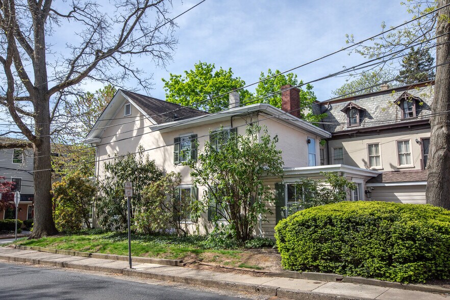 More Photos Of 69 E Oakland Ave, Doylestown Office For Sale