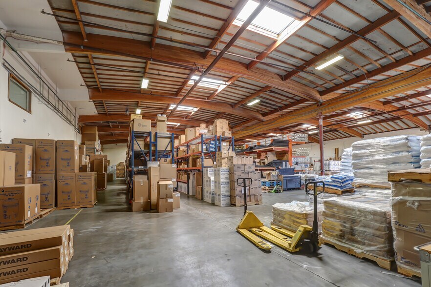 More Photos Of 210 Classic Ct, Rohnert Park Warehouse For Lease