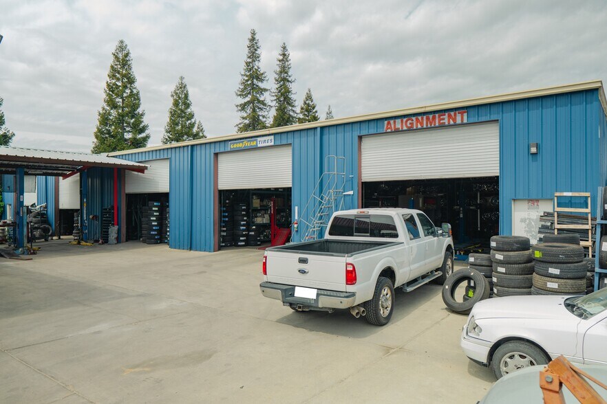 More Photos Of 6886 Santa Fe Dr, Winton Auto Repair For Sale