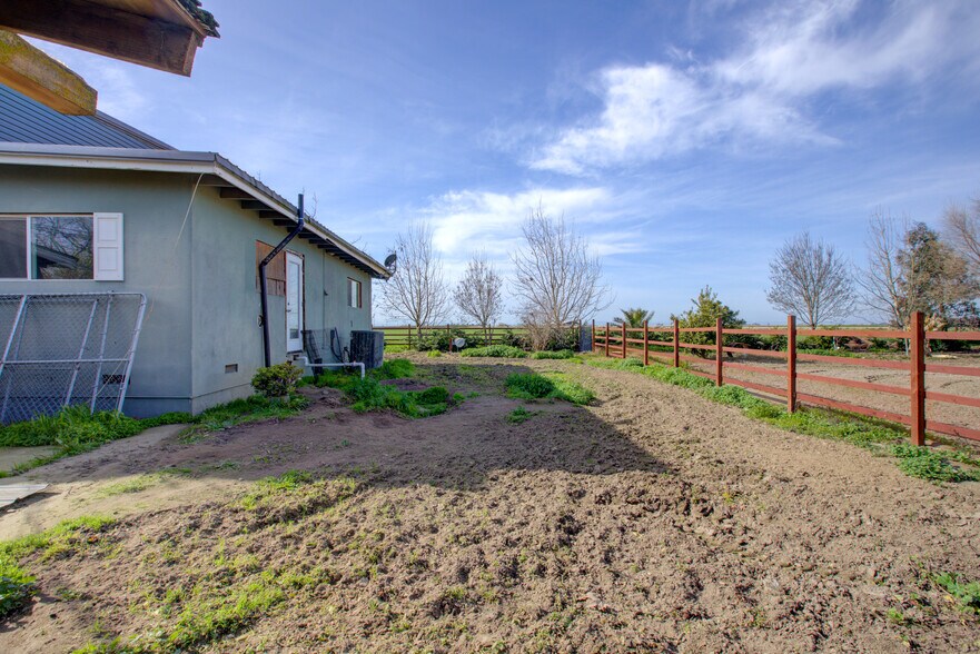 More Photos Of 9194 CA-152, Dos Palos Land For Sale