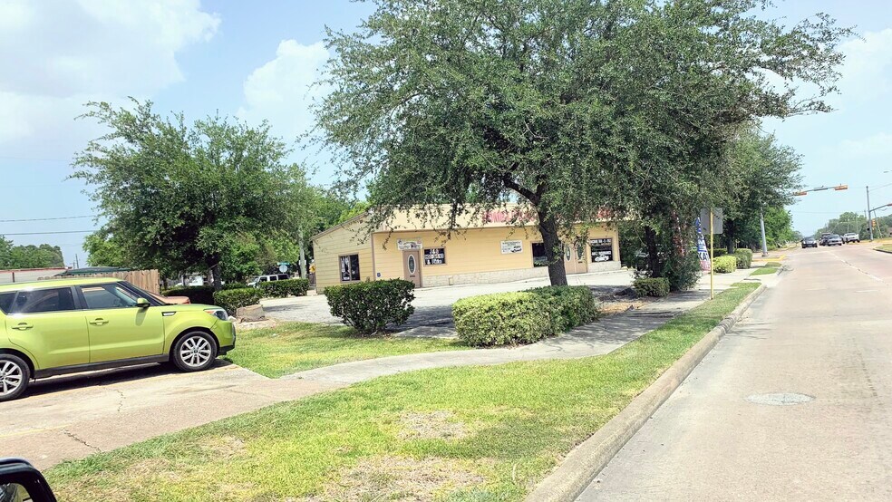 More Photos Of 2555 Allen Genoa Rd, Pasadena Freestanding For Sale