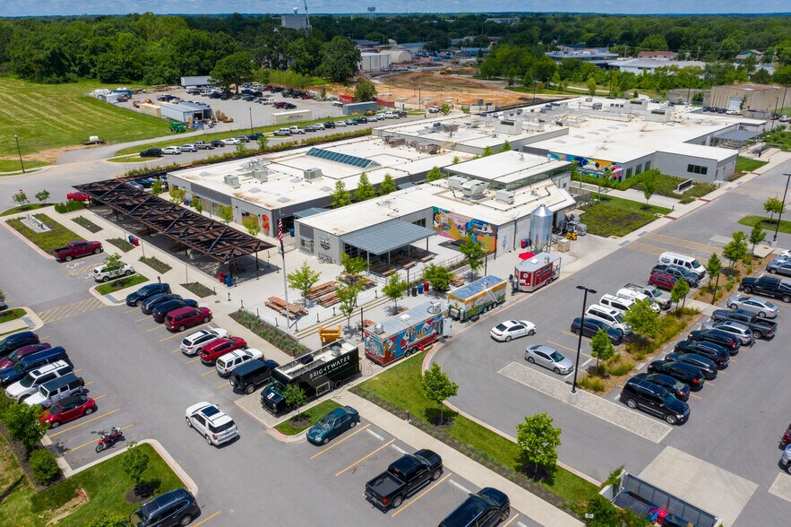 More Photos Of 801 SE 8th St, Bentonville General Retail For Lease