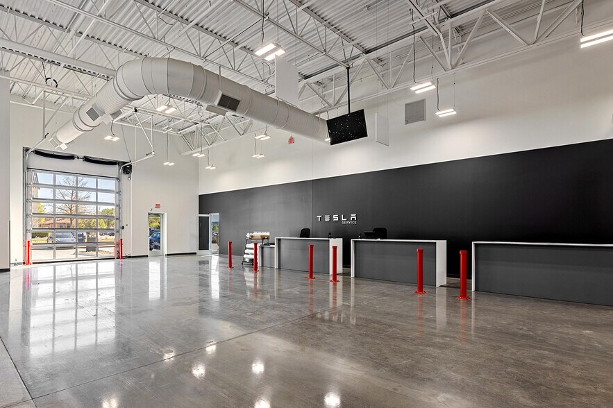 More Photos Of 5812 North Fwy, Fort Worth General Retail For Sale