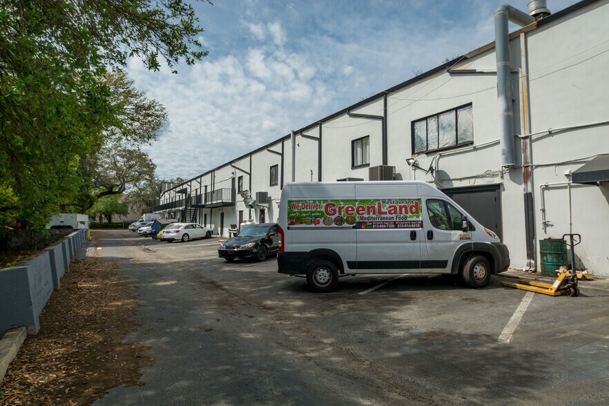 More Photos Of 4815-4817 E Busch Blvd, Tampa Storefront Retail Office For Lease