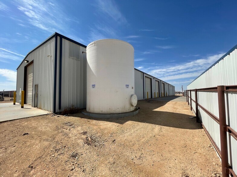 More Photos Of 2800 E I-20 Service, Midland Warehouse For Lease