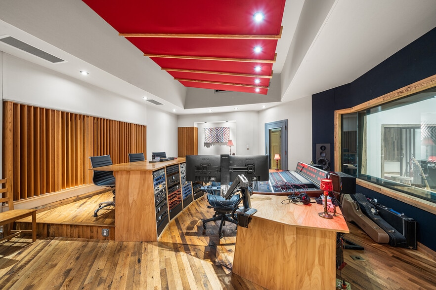 More Photos Of 1506-1514 E Wilt St, Philadelphia Auto Repair For Sale