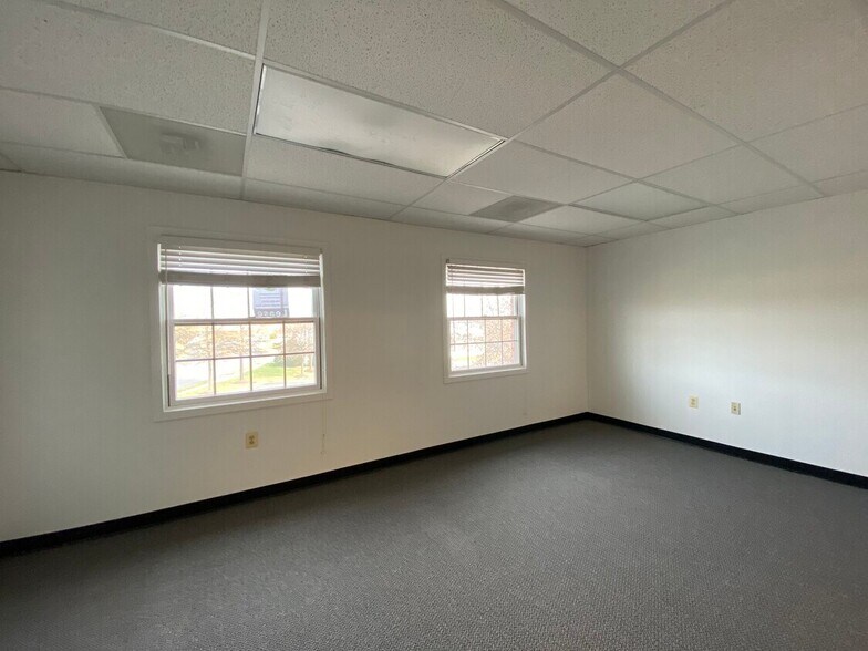 More Photos Of 10529-10535 Crestwood Dr, Manassas Medical For Lease